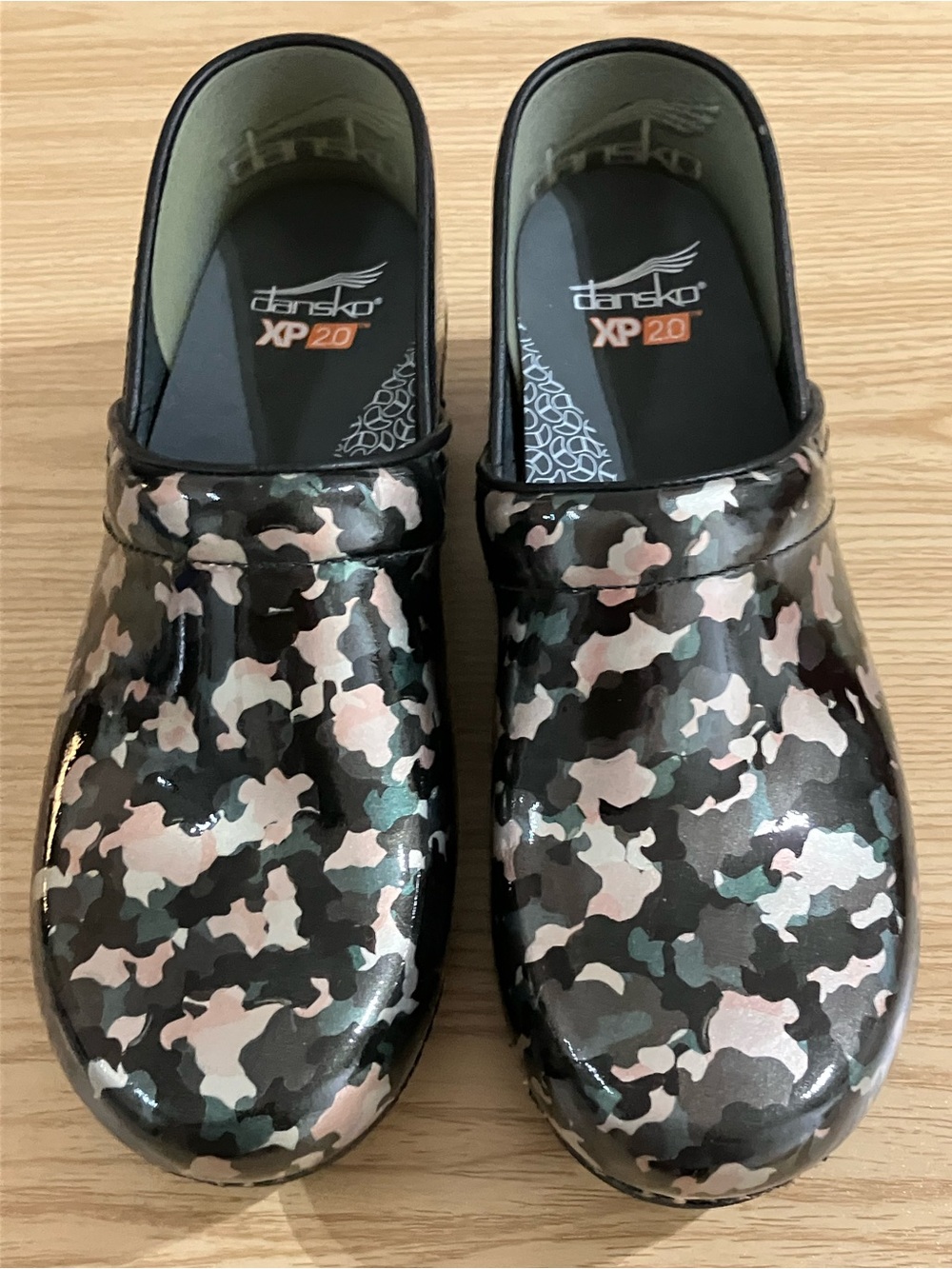Dansko XP 2.0 Women’s Clogs – Floral/Camo Print – Size 41 – New